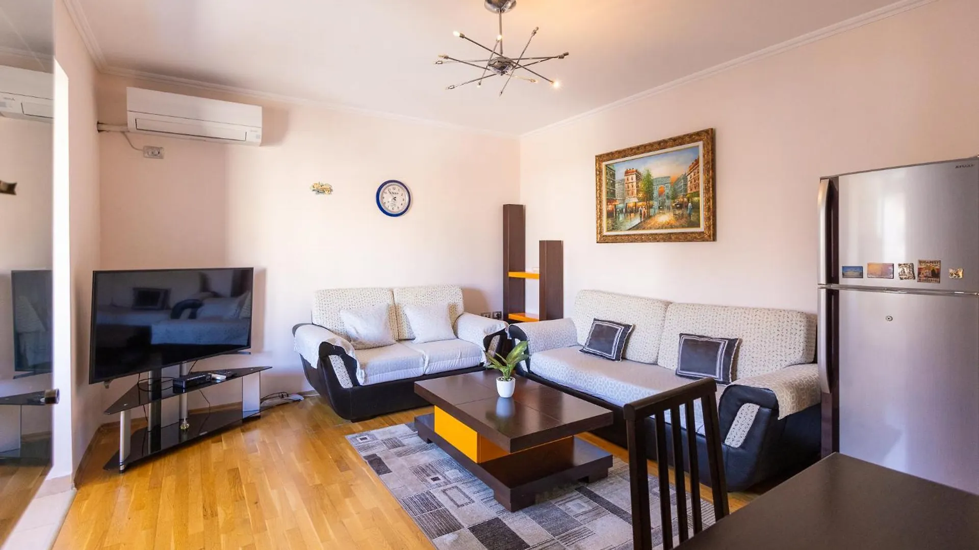 Apartment In The Center Of Tirana 0*,